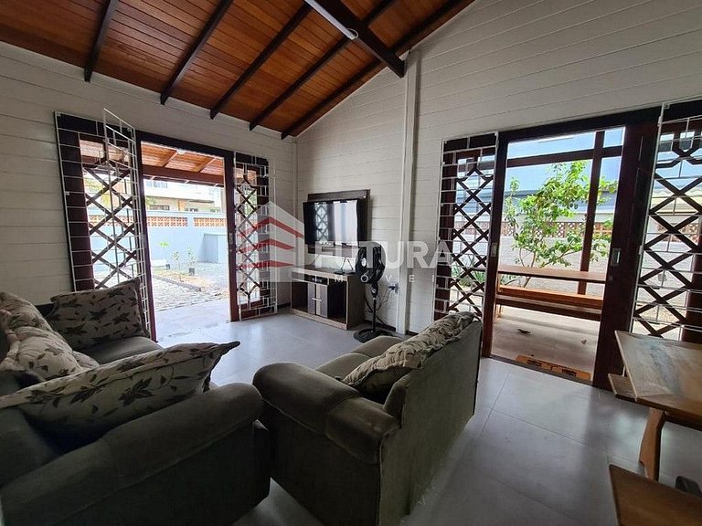 CASA COM 03 DORMITÓRIOS 200 MTS DO MAR - LC138F