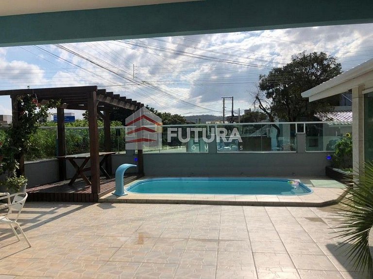 CASA ALTO PADRÃO COM PISCINA E 06 DORMITÓRIOS
