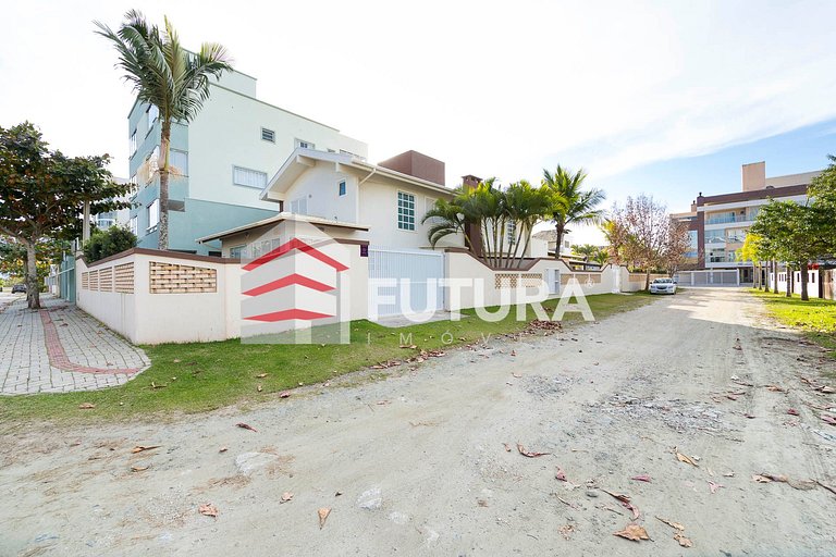 CASA DE 3 DORMITÓRIOS A 200MTS DA PRAIA - LC132F