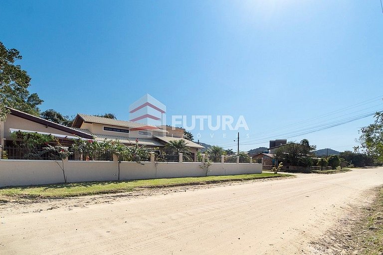 CASA DE 4 DORMITÓRIOS EM MARISCAL - LC137F