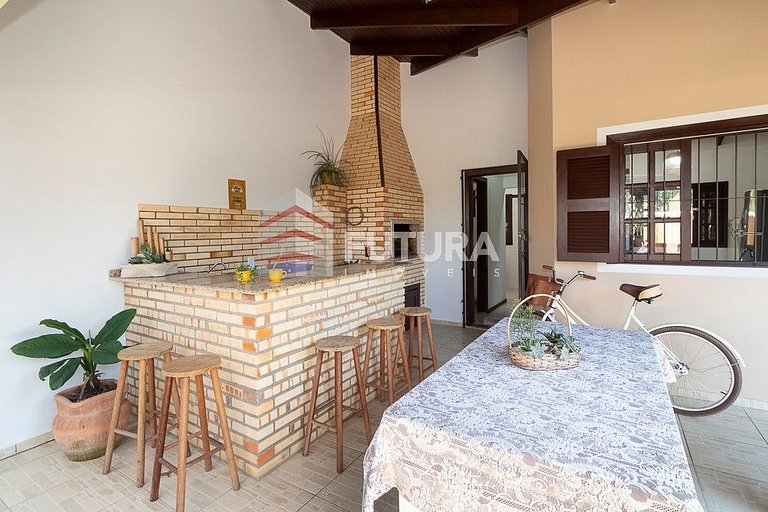 CASA DE 4 DORMITÓRIOS EM MARISCAL - LC137F