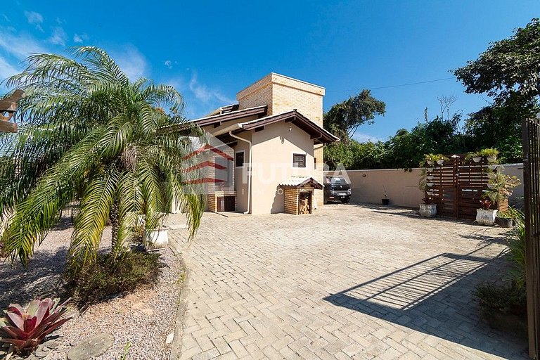 CASA DE 4 DORMITÓRIOS EM MARISCAL - LC137F