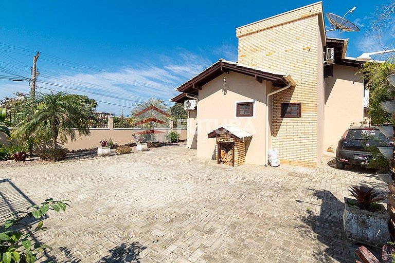 CASA DE 4 DORMITÓRIOS EM MARISCAL - LC137F