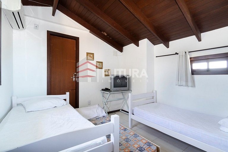 CASA DE 4 DORMITÓRIOS EM MARISCAL - LC137F