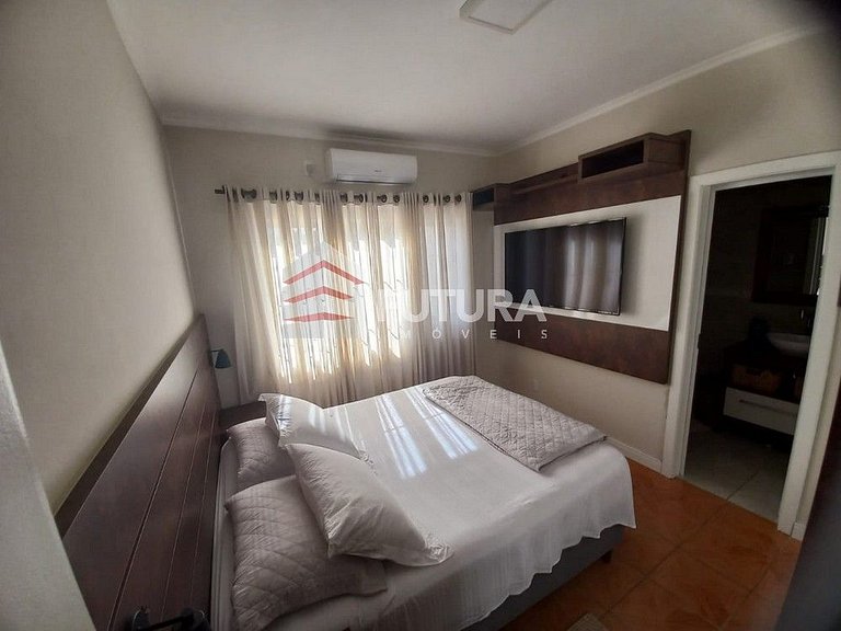 CASA COM PISCINA EM ZIMBROS - LC140F
