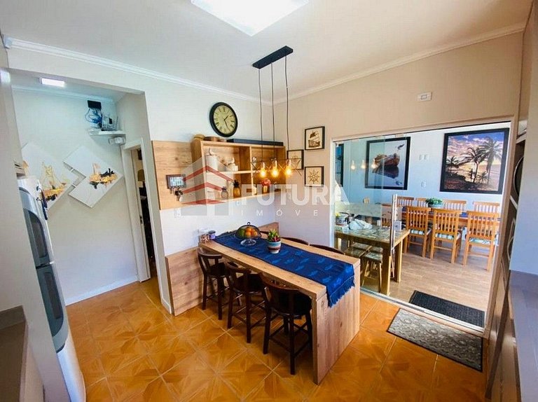CASA COM PISCINA EM ZIMBROS - LC140F