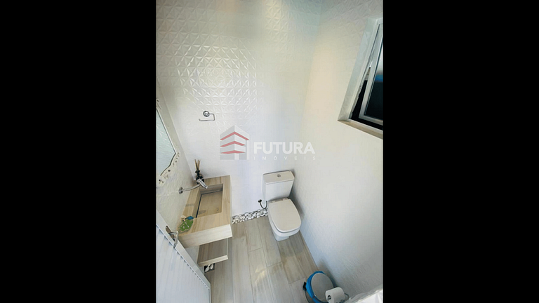 CASA COM PISCINA EM ZIMBROS - LC140F