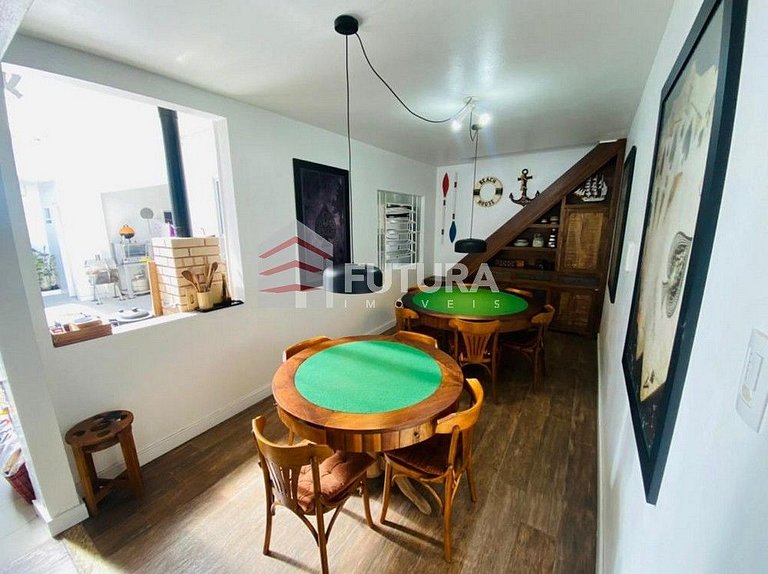 CASA COM PISCINA EM ZIMBROS - LC140F
