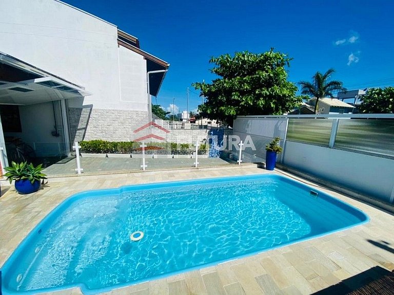 CASA COM PISCINA EM ZIMBROS - LC140F