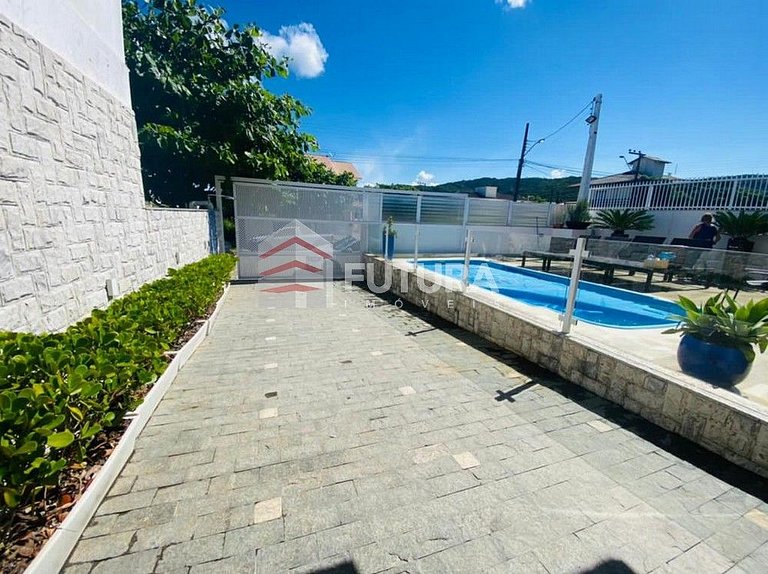 CASA COM PISCINA EM ZIMBROS - LC140F