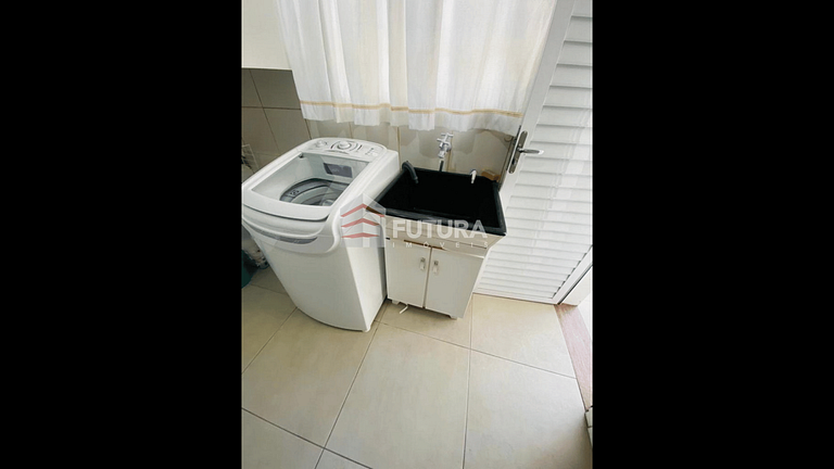 CASA COM PISCINA EM ZIMBROS - LC140F