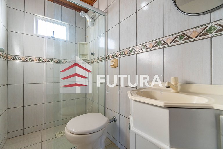 CASA COM 05 DORMITÓRIOS E PISCINA - LC142F