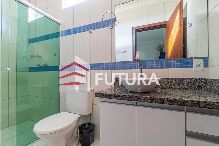 CASA COM 05 DORMITÓRIOS E PISCINA - LC142F