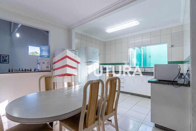 CASA COM 05 DORMITÓRIOS E PISCINA - LC142F