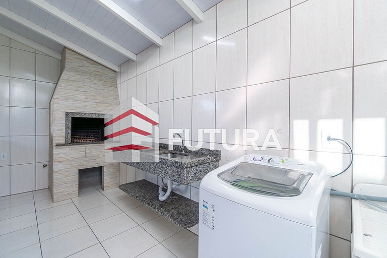 CASA COM 05 DORMITÓRIOS E PISCINA - LC142F