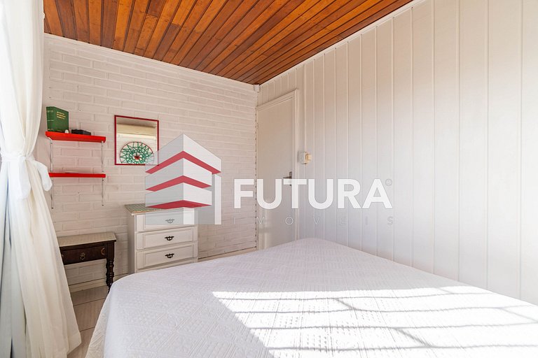 CASA COM 05 DORMITÓRIOS E PISCINA - LC142F