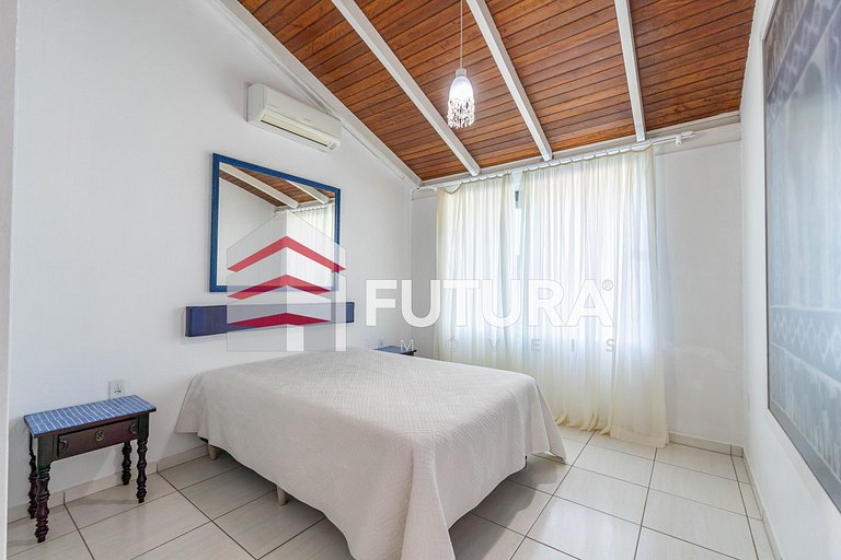 CASA COM 05 DORMITÓRIOS E PISCINA - LC142F