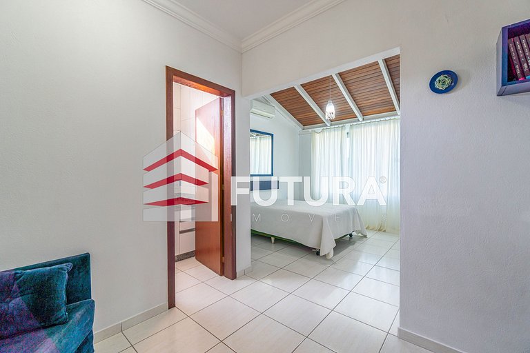 CASA COM 05 DORMITÓRIOS E PISCINA - LC142F