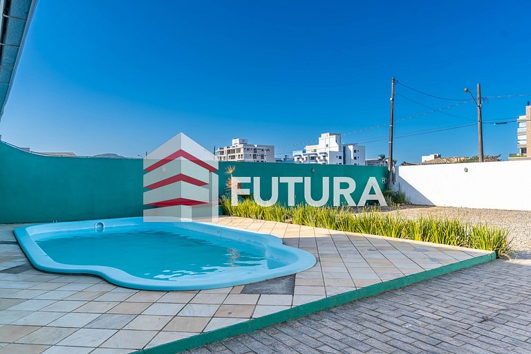 CASA COM 05 DORMITÓRIOS E PISCINA - LC142F