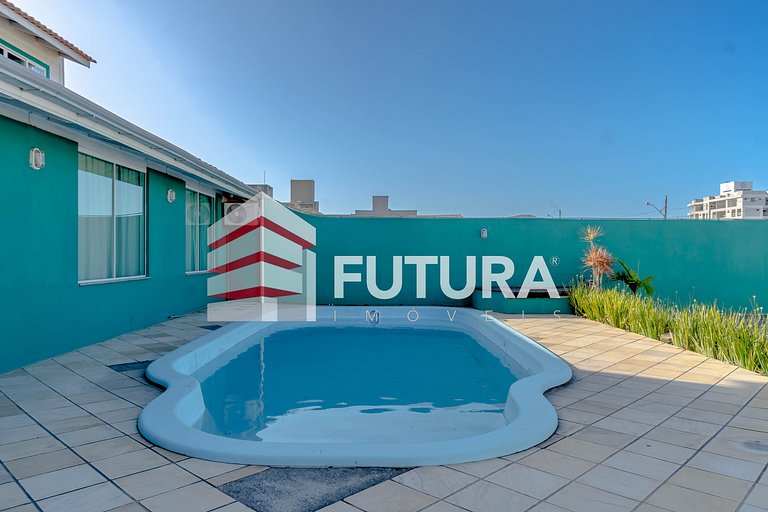 CASA COM 05 DORMITÓRIOS E PISCINA - LC142F