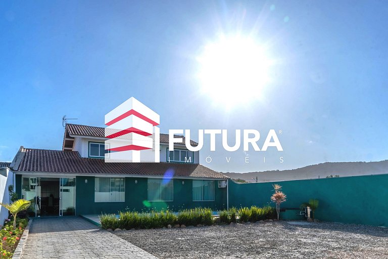 CASA COM 05 DORMITÓRIOS E PISCINA - LC142F