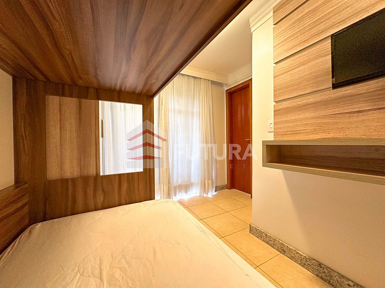 SOBRADO TRIPLEX COM PISCINA - LC001EF