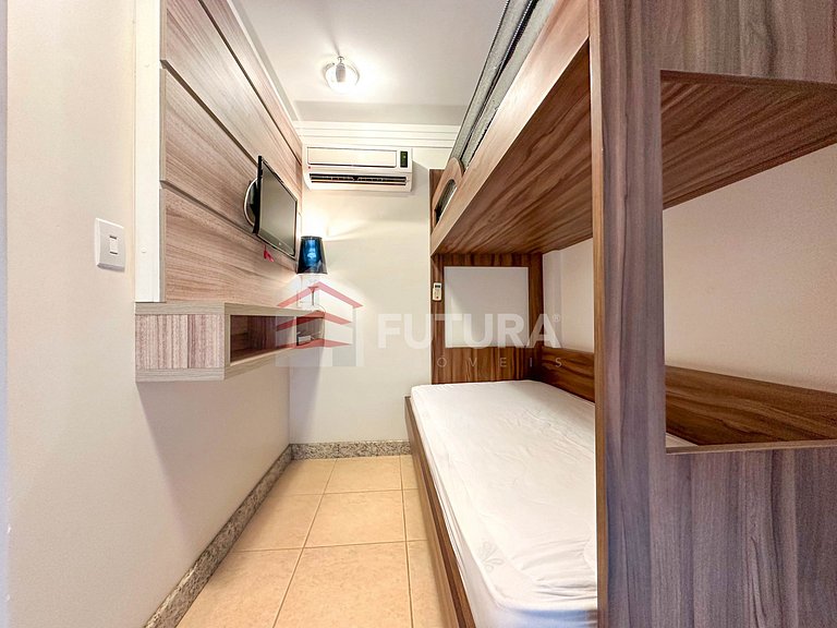 SOBRADO TRIPLEX COM PISCINA - LC001EF