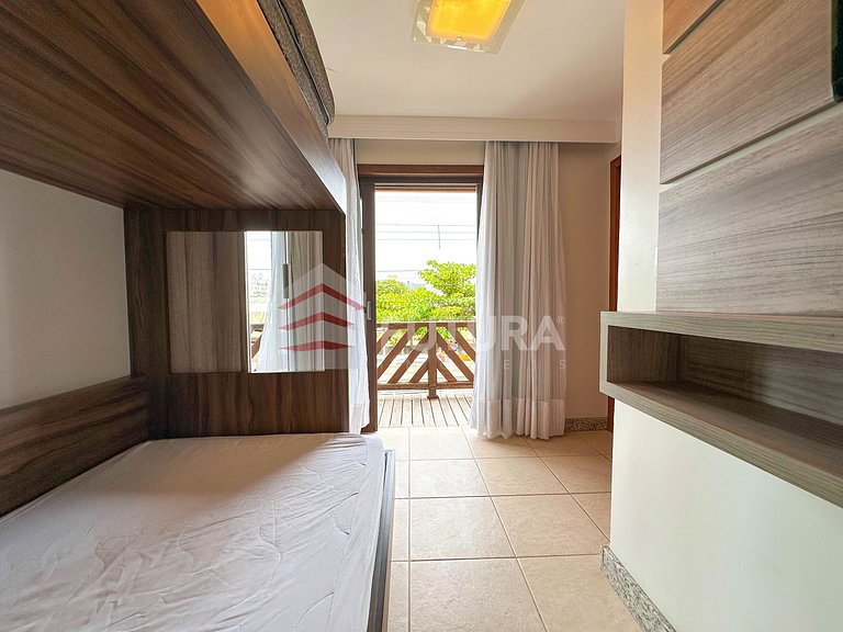 SOBRADO TRIPLEX COM PISCINA - LC001EF