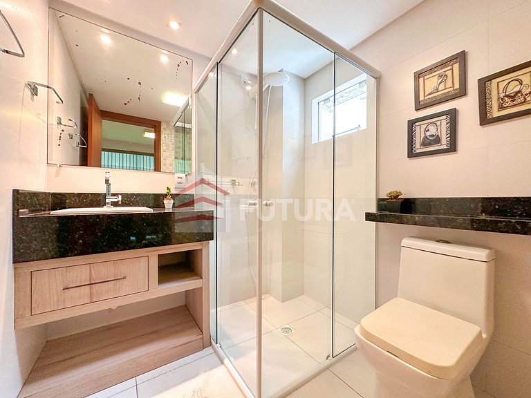 SOBRADO TRIPLEX COM PISCINA - LC001EF