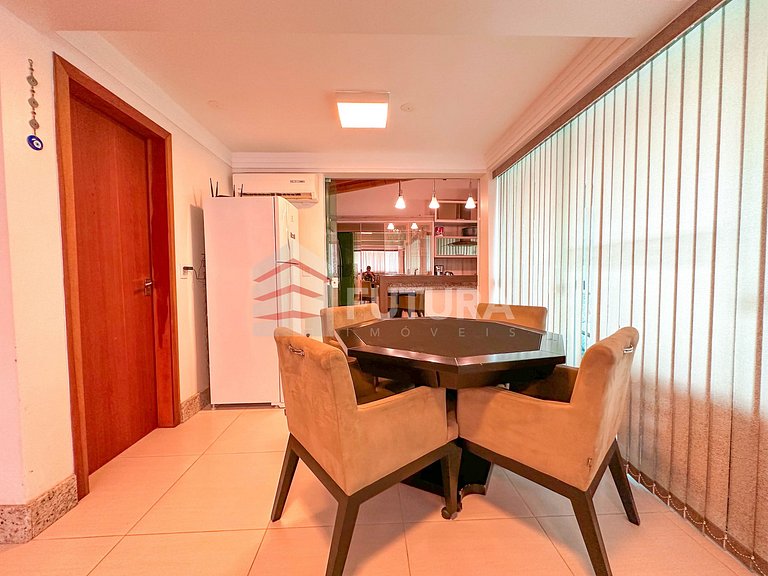 SOBRADO TRIPLEX COM PISCINA - LC001EF