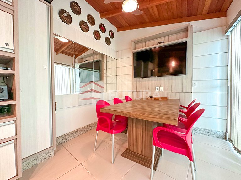SOBRADO TRIPLEX COM PISCINA - LC001EF