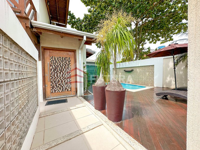 SOBRADO TRIPLEX COM PISCINA - LC001EF