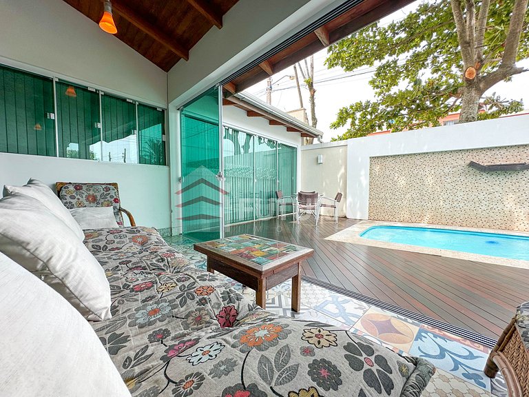 SOBRADO TRIPLEX COM PISCINA - LC001EF