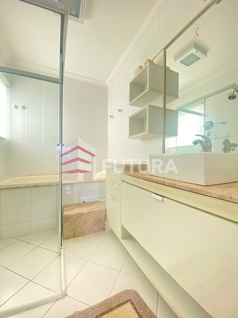 CASA COM PISCINA E 04 SUÍTES - LC111F