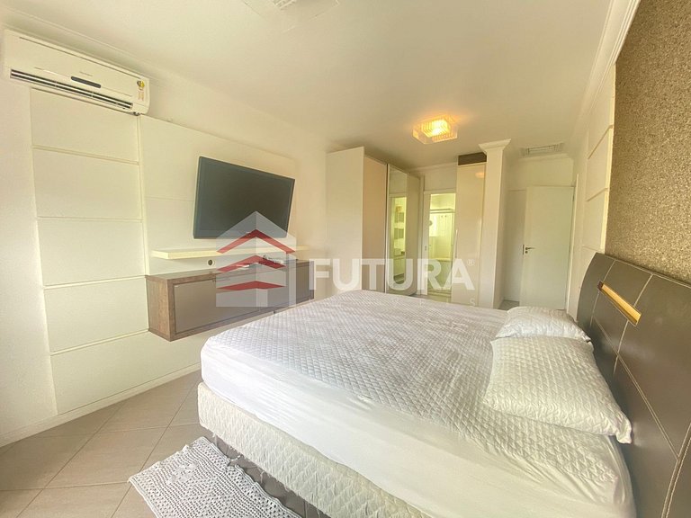 CASA COM PISCINA E 04 SUÍTES - LC111F