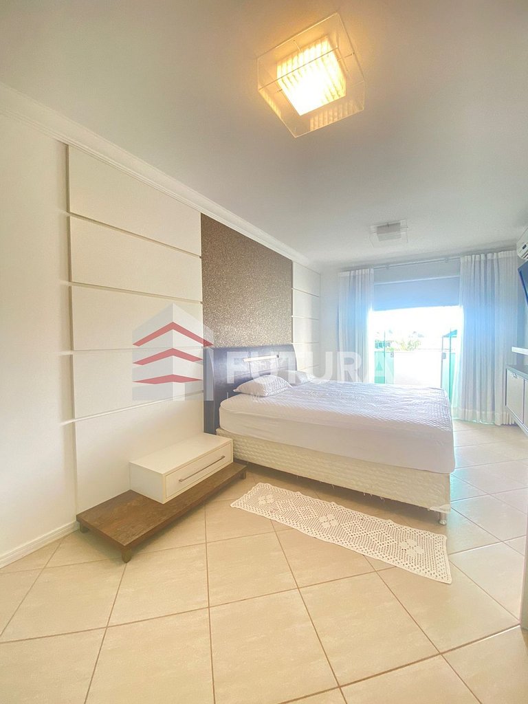 CASA COM PISCINA E 04 SUÍTES - LC111F