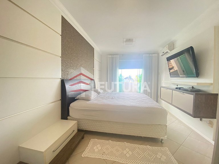 CASA COM PISCINA E 04 SUÍTES - LC111F
