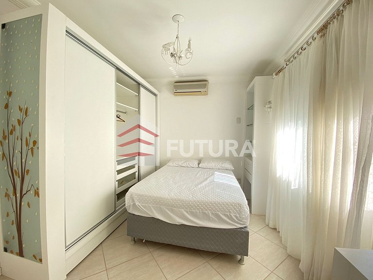 CASA COM PISCINA E 04 SUÍTES - LC111F