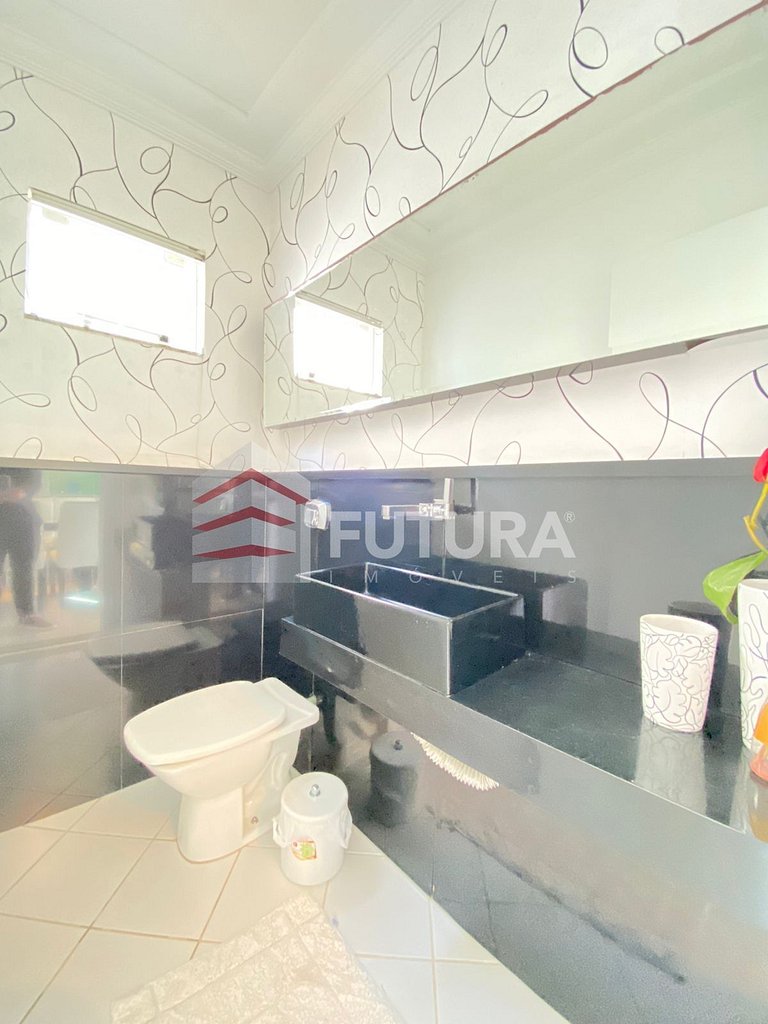 CASA COM PISCINA E 04 SUÍTES - LC111F