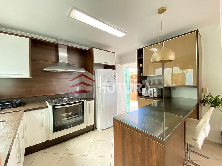 CASA COM PISCINA E 04 SUÍTES - LC111F