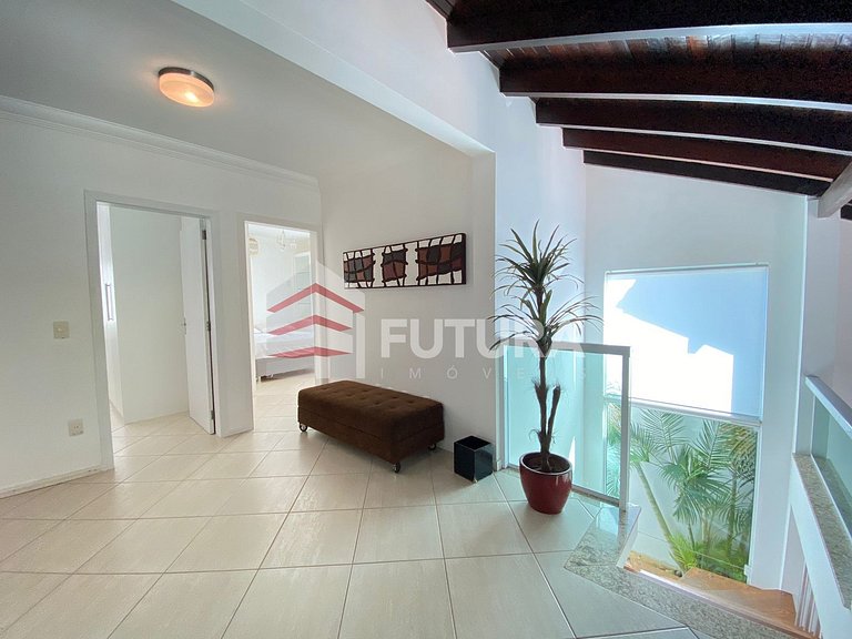 CASA COM PISCINA E 04 SUÍTES - LC111F