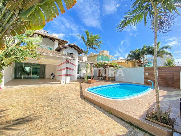 CASA COM PISCINA E 04 SUÍTES - LC111F