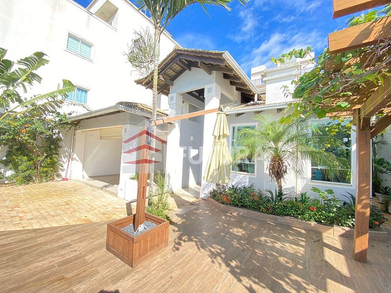 CASA COM PISCINA E 04 SUÍTES - LC111F