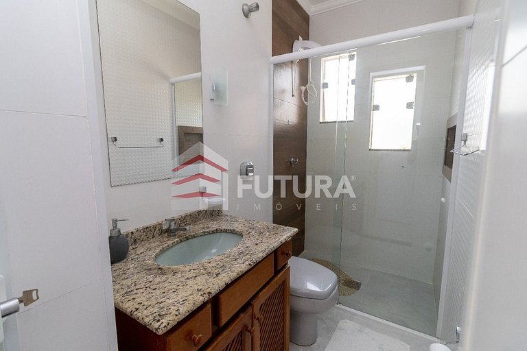 CASA COM PISCINA E 03 DORMITÓRIOS - LC118F