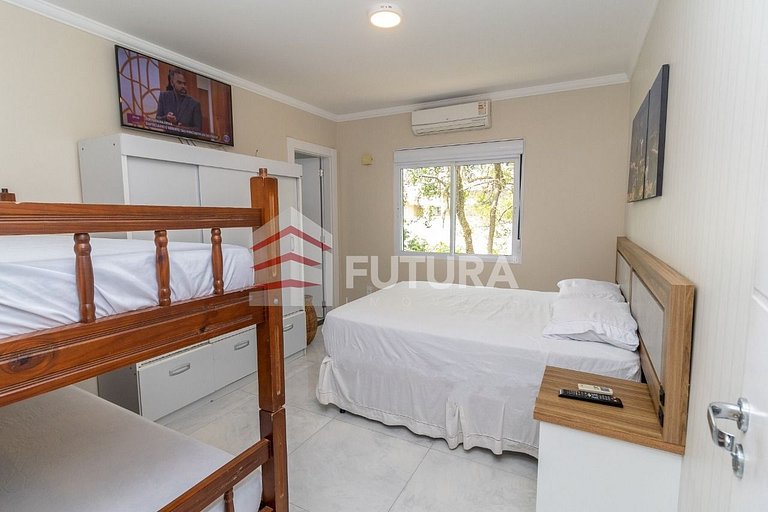 CASA COM PISCINA E 03 DORMITÓRIOS - LC118F
