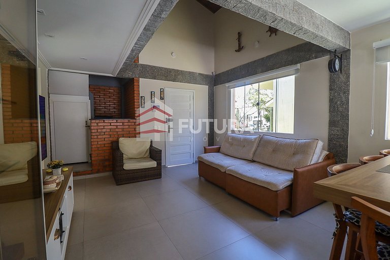 CASA COM PISCINA E 03 DORMITÓRIOS - LC118F