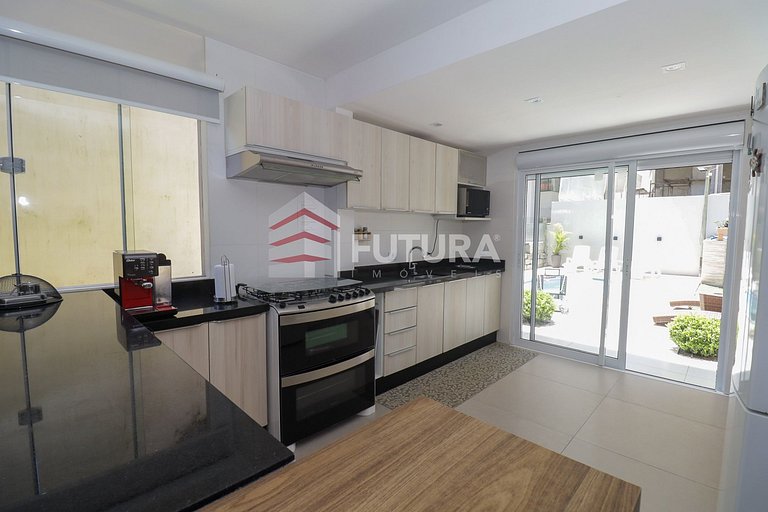 CASA COM PISCINA E 03 DORMITÓRIOS - LC118F