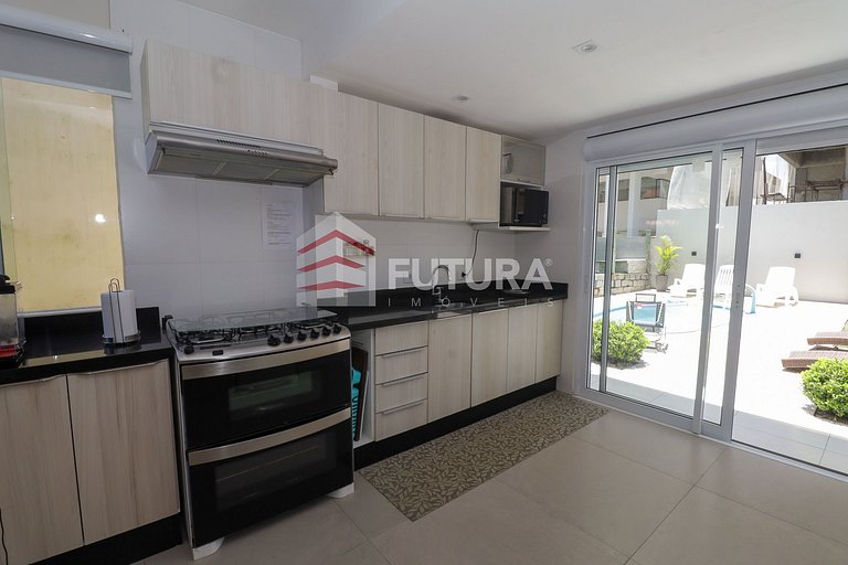 CASA COM PISCINA E 03 DORMITÓRIOS - LC118F