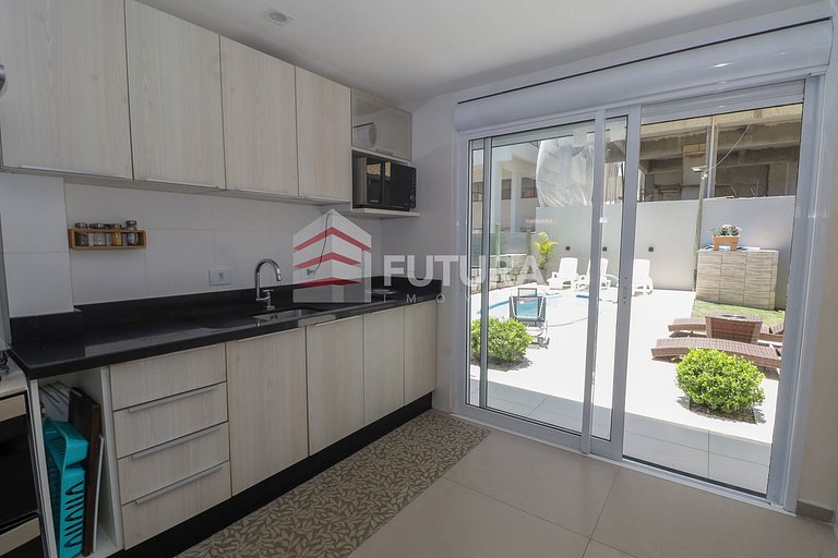 CASA COM PISCINA E 03 DORMITÓRIOS - LC118F