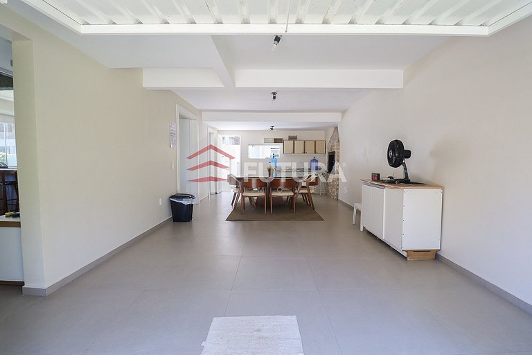 CASA COM PISCINA E 03 DORMITÓRIOS - LC118F